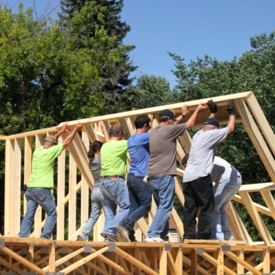 Cool Places to Volunteer Group Building Home in Grand Forks North Dakota