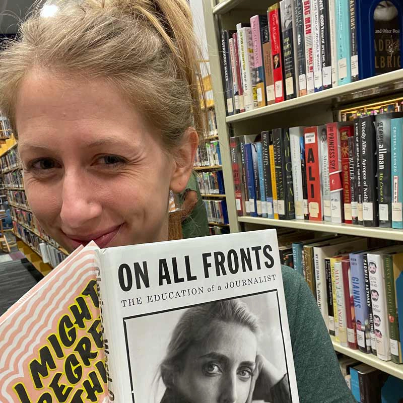 Kaylee selfie with books in a library