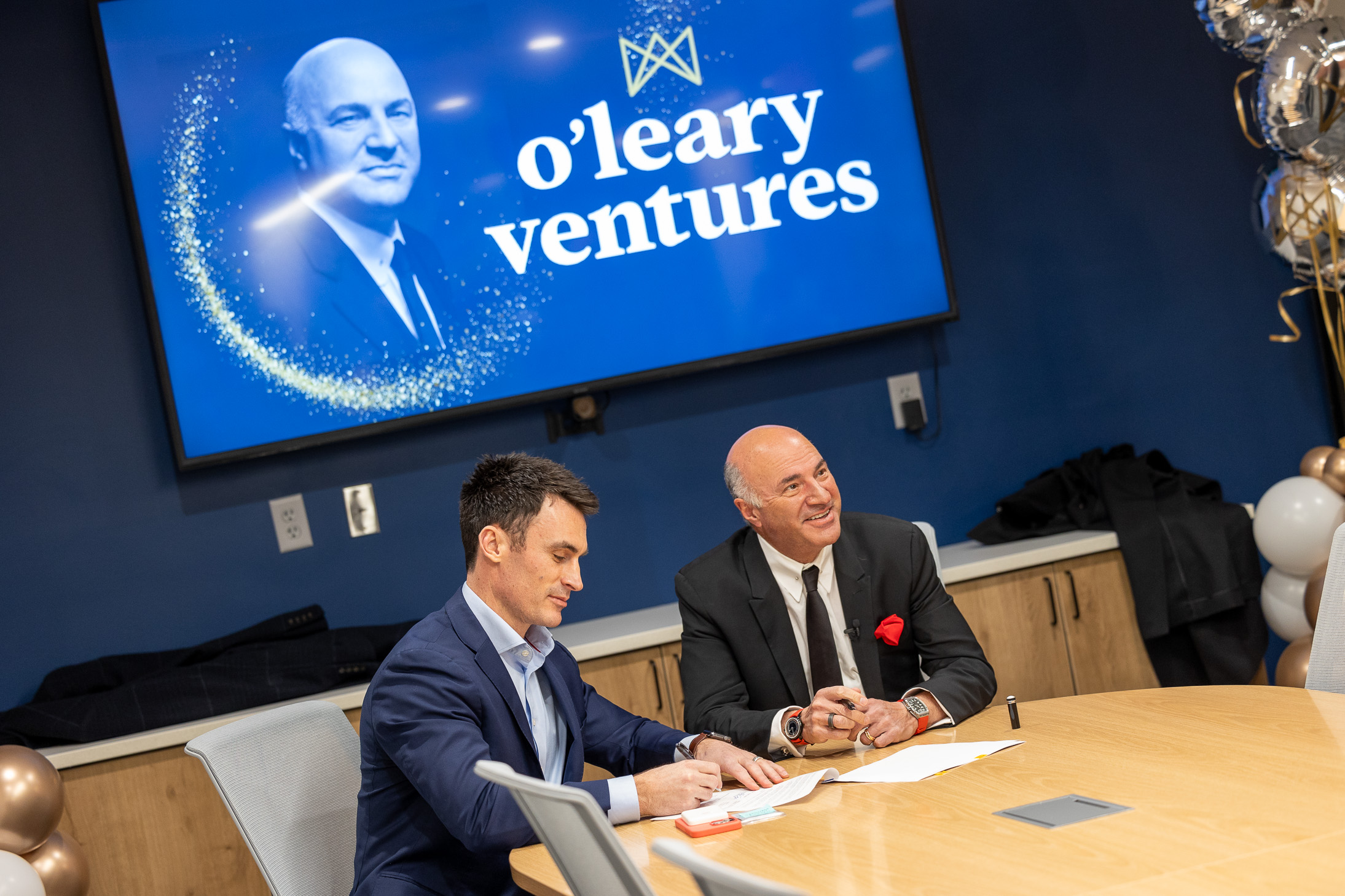 Picture of Mayor Bochenski with Kevin O'Leary sitting at desk.